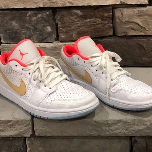 Jordan’s. Low tops size 10